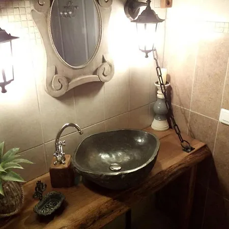 Maison Hobbit Piscine, Et Hammam Proche Des Gorges De L'aveyron 펜션 Lavaurette