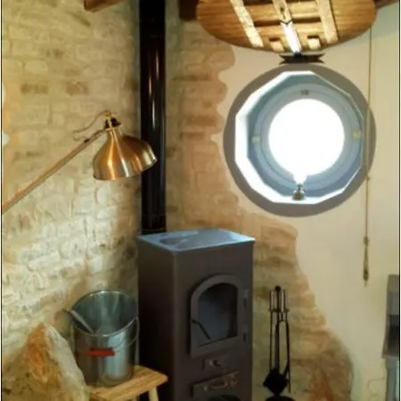 Maison Hobbit Piscine, Et Hammam Proche Des Gorges De L'aveyron בית נופש *