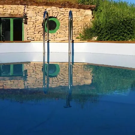 Maison Hobbit Piscine, Et Hammam Proche Des Gorges De L'aveyron Holiday home Lavaurette