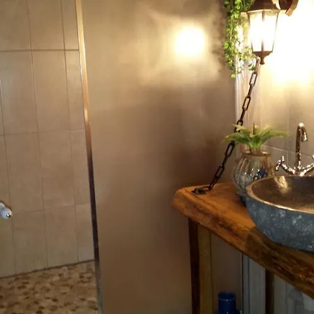 Maison Hobbit Piscine, Et Hammam Proche Des Gorges De L'aveyron בית נופש