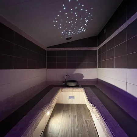 בית נופש Maison Hobbit Piscine, Et Hammam Proche Des Gorges De L'aveyron